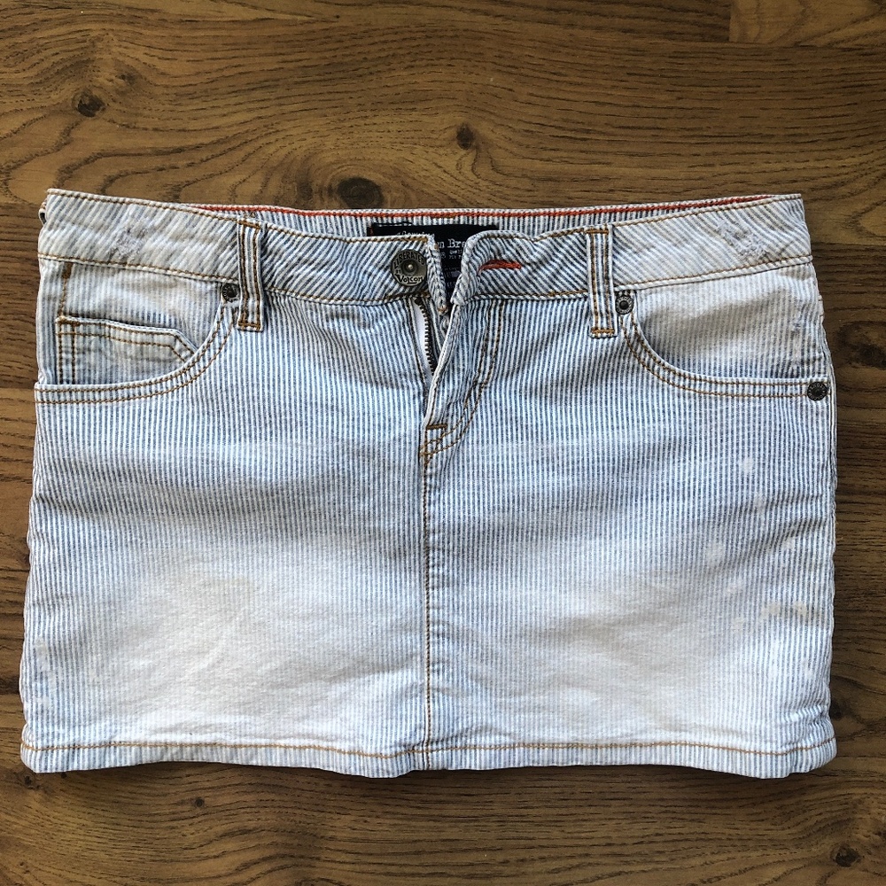 volcom mini skirt juniors size 3, 26 waist